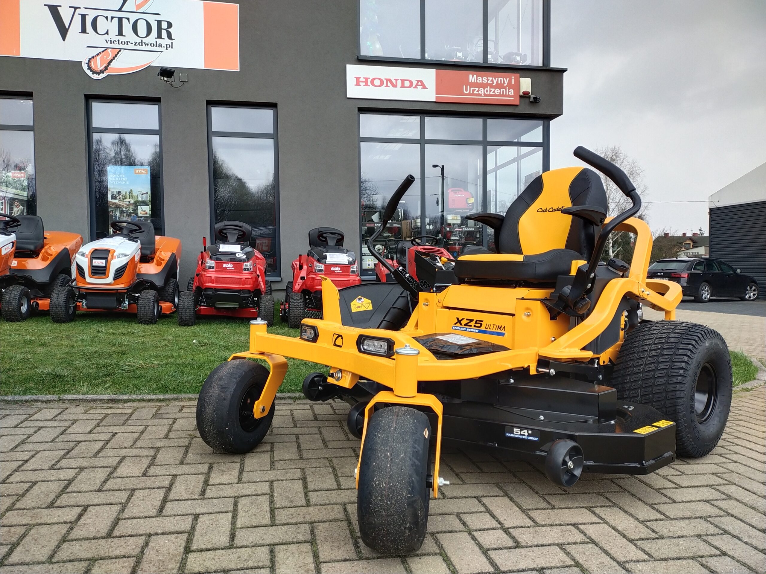 CUB CADET XZ5 L137 ULTIMA TRAKTOR OGRODOWY TYPU ZERO TURN Stihl